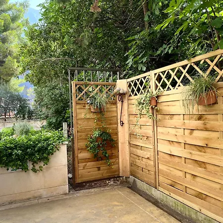 J&b - Beachside * Makarska