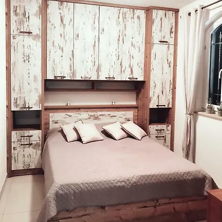 J&b - Beachside Apartman Makarska