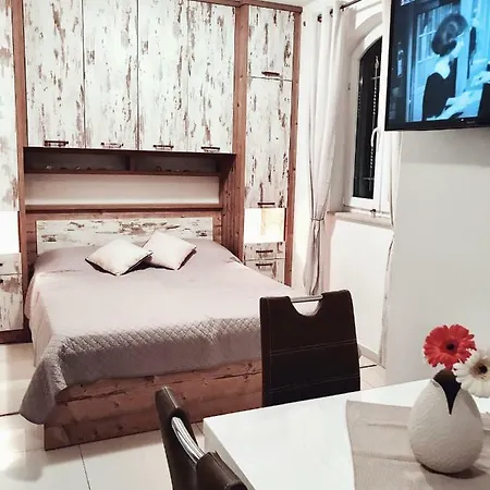 J&b - Beachside Apartman Makarska