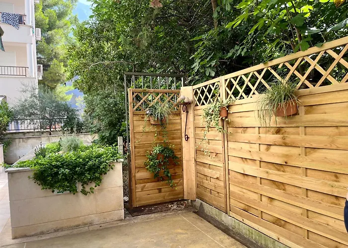 J&b - Beachside * ماكارسكا